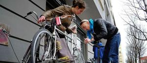 Frühlingscheck. Auch in den Fahrradläden stehen die Kunden Schlange.