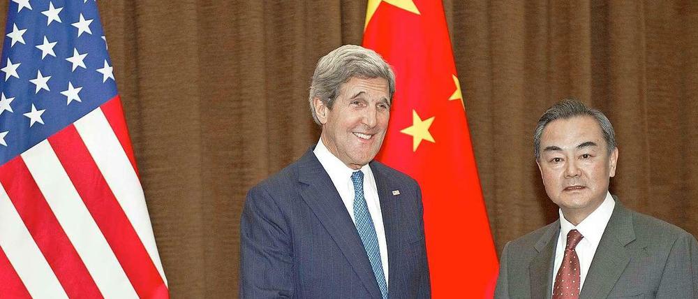 US-Außenminister John Kerry trifft seinen chinesischen Kollegen Wang Yi.