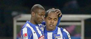 Gemeinsam in Richtung Aufstieg. Herthas Ramos (l.) und Ronny.