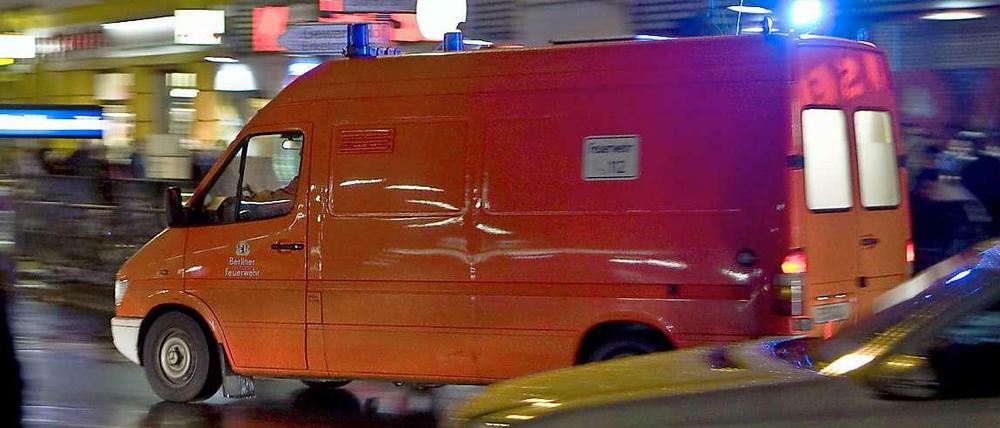 Schnell, aber oft nicht schnell genug. Das Rettungswesen in Berlin hat Schwierigkeiten. Feuerwehr und Kliniken fehlt Geld.