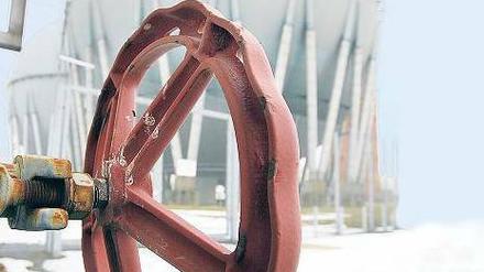 Weniger wert. Überkapazitäten auf dem Markt zwingen die Gasag zur Neubewertung der Gasspeicher. Unser Archivbild zeigt einen alten Speicher in Charlottenburg.