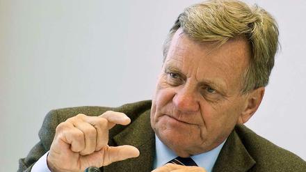 Doch nicht zu klein? Hartmut Mehdorn, Vorsitzender der Geschäftsführung der Flughafen Berlin Brandenburg GmbH, sprach am Montag auf dem Sonderausschuss zum BER.