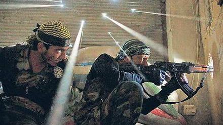 Das prämierte Bild zweier syrischer Rebellen in Aleppo. Foto: Javier Manzano