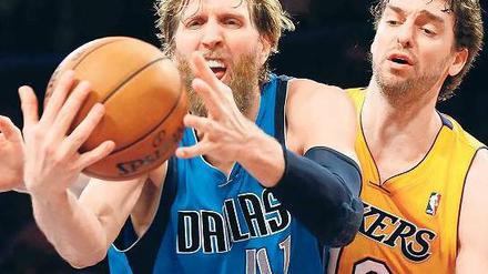 Wer nicht rasiert, verliert auch. Dirk Nowitzki kämpft mit den Dallas Mavericks schon seit Februar um eine ausgeglichene Bilanz – bis zum heutigen Sonntag ohne Erfolg. Foto: Reuters