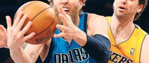 Wer nicht rasiert, verliert auch. Dirk Nowitzki kämpft mit den Dallas Mavericks schon seit Februar um eine ausgeglichene Bilanz – bis zum heutigen Sonntag ohne Erfolg. Foto: Reuters