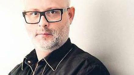 Verspielt. Der kanadische Regisseur Denis Côté.