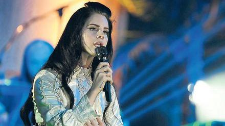 Lolita mit Plastikcharme. Lana del Rey im Berliner Velodrom.