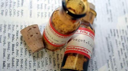 Umstrittene Kugeln. Globuli wirken sicher als Placebo. Weitere Wirkungen sind bisher nicht belegt. 
