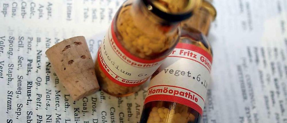 Umstrittene Kugeln. Globuli wirken sicher als Placebo. Weitere Wirkungen sind bisher nicht belegt. 