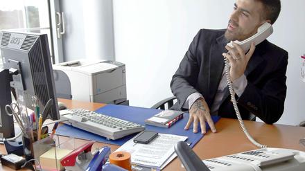 Anzüge, Telefonkonferenzen und ein Spießer-Büro: So skrupellos ging die Promi-Mafia mit Gangsta-Rapper Bushido um.