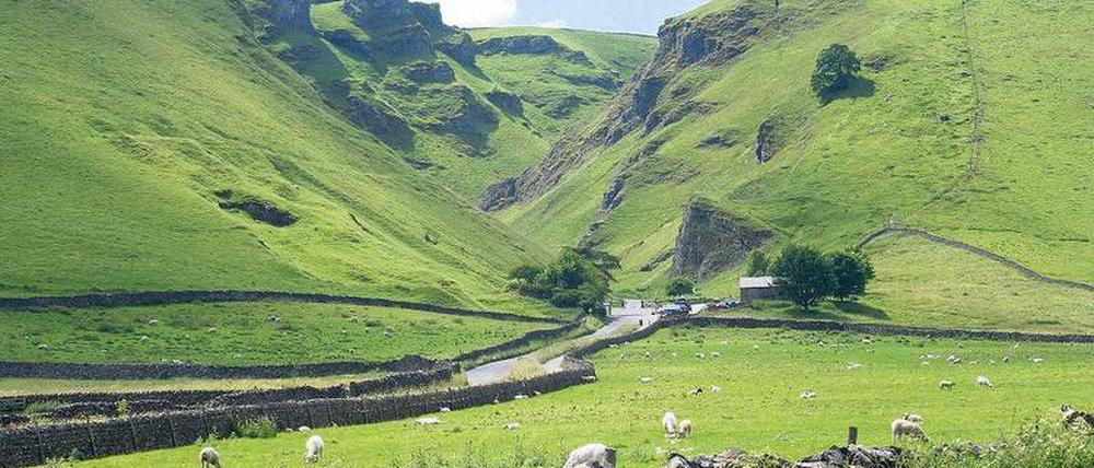 Am Winnats Pass machen die High Peaks der Grafschaft Derbyshire ihrem Namen alle Ehre. Doch Radler sollten sich nicht schrecken lassen – Anstiege wie diese sind eher selten im Norden Englands.