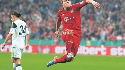 Abflug nach Berlin. Xherdan Shaqiri und die Bayern haben das DFB-Pokal-Finale erreicht. Der Schweizer erzielte einen Treffer und bereitete zwei Tore und eine Vorlage vor. Foto: Reuters