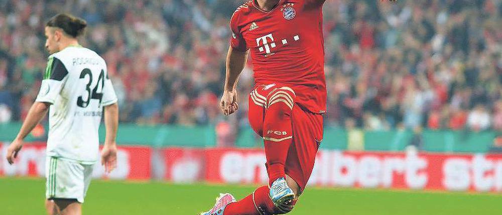 Abflug nach Berlin. Xherdan Shaqiri und die Bayern haben das DFB-Pokal-Finale erreicht. Der Schweizer erzielte einen Treffer und bereitete zwei Tore und eine Vorlage vor. Foto: Reuters