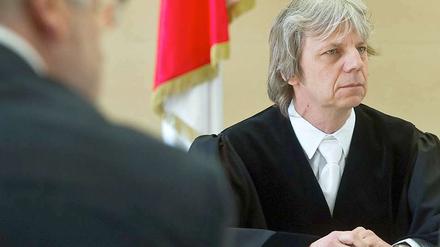 Herr Richter, was spricht er? Zum ersten Mal zog Andreas Dresen die Robe für eine Verhandlung am Brandenburger Verfassungsgericht in Potsdam an. 