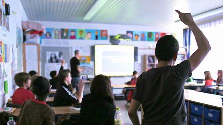 Christliche, jüdische und muslimische Schüler können an Feiertagen zu Hause bleiben - Angehörige anderer Glaubensrichtungen müssen das beantragen.