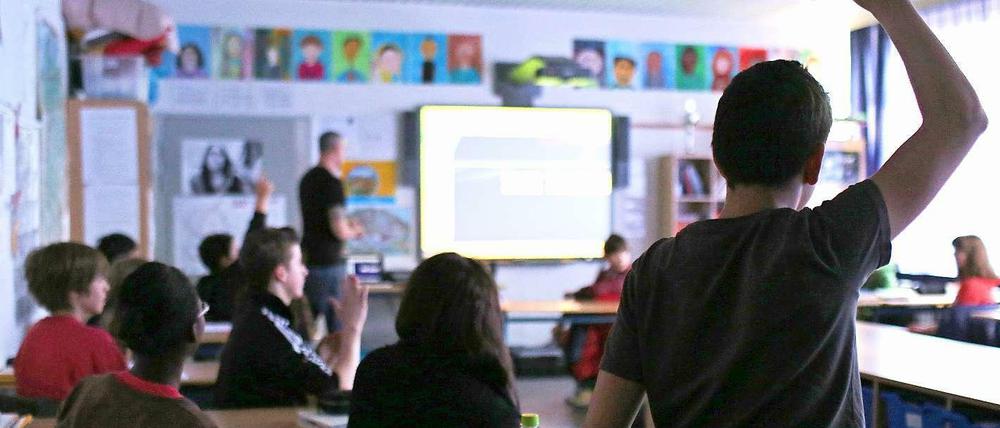 Christliche, jüdische und muslimische Schüler können an Feiertagen zu Hause bleiben - Angehörige anderer Glaubensrichtungen müssen das beantragen.