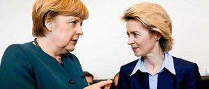 Angela Merkel und Ursula von der Leyen vor der Fraktionssitzung.