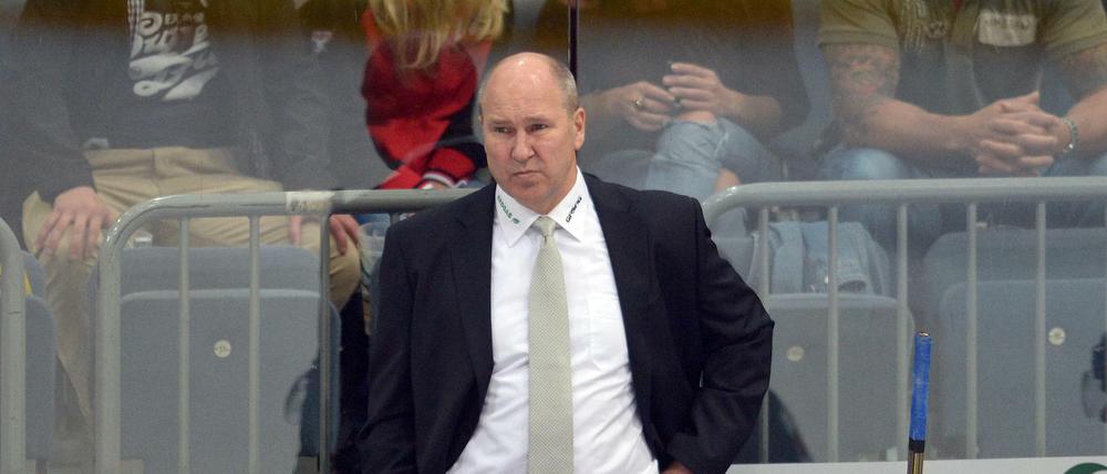 Schweigen im Erfolg: Eisbären-Trainer Don Jackson konnte selbst der 6:3-Erfolg in Köln nicht die Zunge lockern.