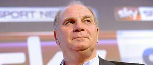 Er ist die Figur des deutschen Fußballs. Nun wird gegen Uli Hoeneß wegen Steuerhinterziehung ermittelt. Im Januar soll er sich selbst angezeigt haben.