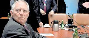 Minister unter Druck. Wolfgang Schäuble wehrt sich gegen die Forderung nach einer expansiven Fiskalpolitik. 