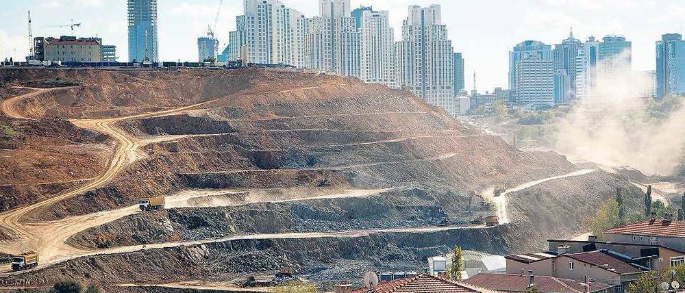 Schönes neues Istanbul. Der Wirtschaftsboom hat die 15-Millionen-Metropole am Bosporus zu einer der angesagtesten Städte Europas gemacht. Entsprechend rasant wird gebaut.