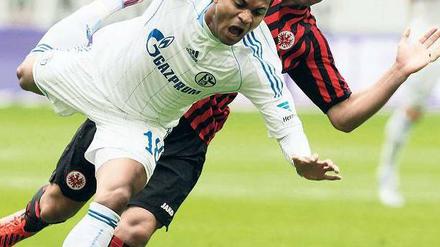 Aus dem Tritt. Schalke und Raffael (vorn) erwischten einen schlechten Tag.