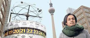 Der erste Ort, den Naren Shaam in Berlin kannte, war der Alexanderplatz. Hier steht er mit dickem Schal an der Weltzeituhr.