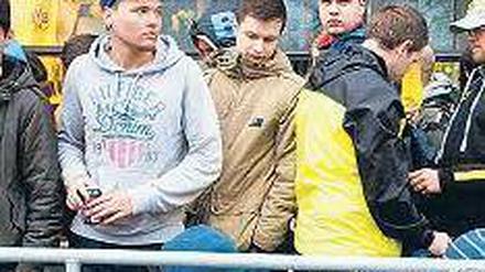 Realer Wahnsinn. Einige Dortmunder Fans warteten 40 Stunden auf Karten. Foto: Reuters