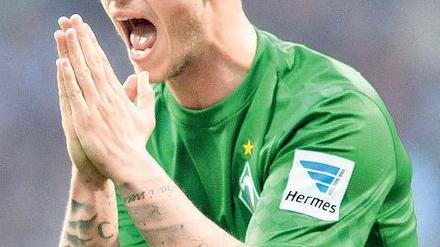 Hilft beten? Auf dem Spielfeld klappt für Arnautovic kaum noch etwas. Foto: dpa