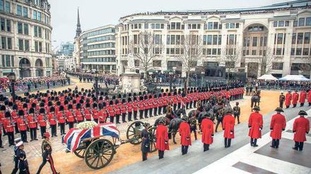 Goodbye: Die Briten nehmen Abschied von der umstrittenen Margaret Thatcher. 