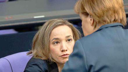 Diskussionen gibt es viele. Aber zumindest kam Schröders Rede zur Quote bei der Kanzlerin gut an. 