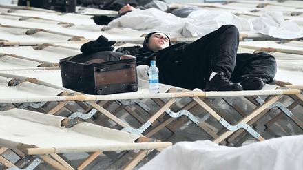 Auf Pritschen – unser Archivbild stammt vom Frankfurter Flughafen – werden Lufthansa-Passagiere nicht ausweichen müssen. Der Warnstreik am Montag betrifft vor allem Inlandsflüge und ist auf einen Tag begrenzt. Foto: dpa/pa