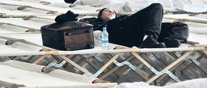 Auf Pritschen – unser Archivbild stammt vom Frankfurter Flughafen – werden Lufthansa-Passagiere nicht ausweichen müssen. Der Warnstreik am Montag betrifft vor allem Inlandsflüge und ist auf einen Tag begrenzt. Foto: dpa/pa