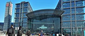 Architekt Gerkan plädiert dafür, das Dach am Hauptbahnhof zu verlängern.