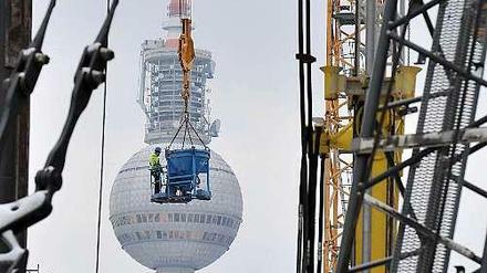 Handwerk unterm Fernsehturm. Weniger Berliner Firmen sammeln derzeit neue Aufträge ein.
