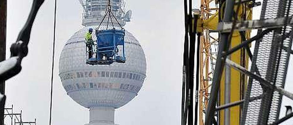 Handwerk unterm Fernsehturm. Weniger Berliner Firmen sammeln derzeit neue Aufträge ein.