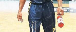 Kopf runter. Je’Kel Foster versucht, die Pleite in Bamberg zu verarbeiten. Foto: dpa