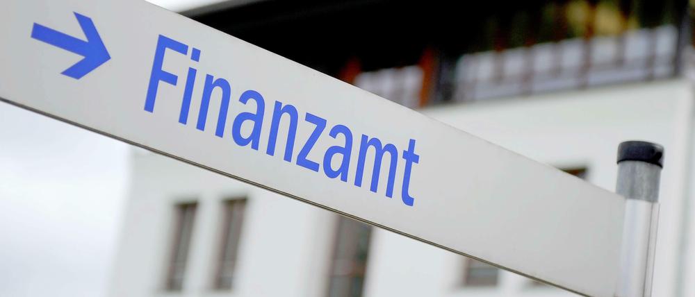 Will unser Geld: Das Finanzamt. Nur - was ist der beste Weg, es auch wirklich zu bekommen?