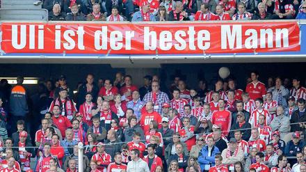 Der FC Bayern steht hinter Uli Hoeneß. Das wird höchstwahrscheinlich auch heute Abend so sein - trotz Steuerskandal.