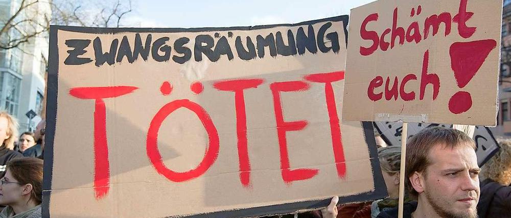 Nach der Zwangsräumung ihrer Wohnung war eine Berliner Seniorin in der Kälte-Nothilfe gestorben. Nun soll auch diese geräumt werden.
