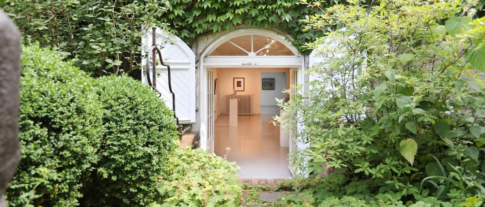 Es ist ein besonderer Ort: Tritt man in den Hof der „Mutter Fourage“, lässt man die Stadt hinter sich. Ein Café, der Hofladen, eine Gärtnerei, die Galerie und die Kulturscheune sind hier versammelt.