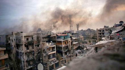 Die syrische Armee hat besonders die Stadt Aleppo unter Beschuss - US-Geheimdienste gehen jetzt davon aus, dass sie dabei auch in geringen Mengen chemische Kampfstoffe einsetzt.