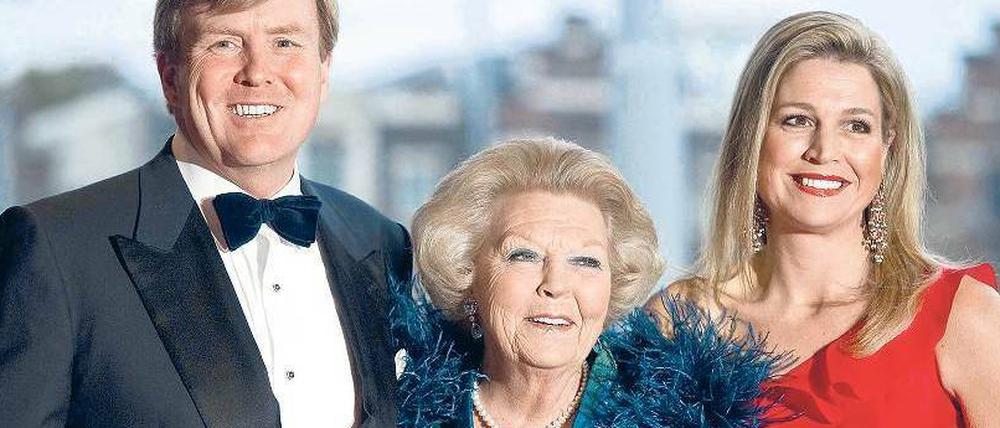 Schlichter Mann mit klugen Frauen. Willem-Alexander, Königin Beatrix, Ehefrau Maxima. 