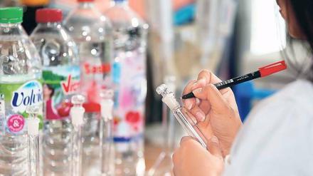 Bunte Mischung. Volles Fruchtaroma fanden die Tester in keinem der 25 getesteten Wässern mit Geschmack – dafür aber jede Menge Zucker.