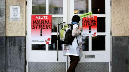 Voraussichtlich legen rund 1000 Lehrer m heutigen Dienstag die Arbeit nieder.