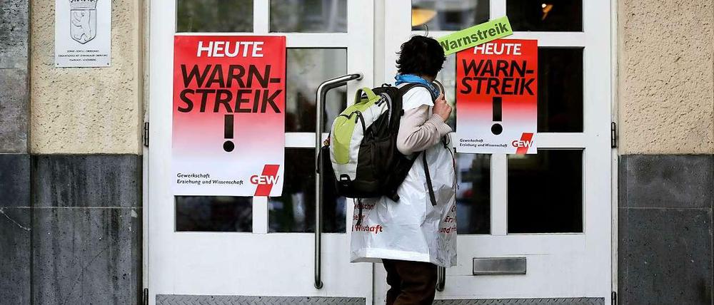 Voraussichtlich legen rund 1000 Lehrer m heutigen Dienstag die Arbeit nieder.