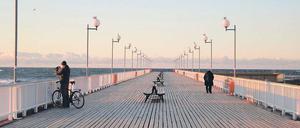 220 Meter lang. Die Seebrücke aus Stahlbeton entstand 1973. Sie ersetzte den im Krieg zerstörten Seesteg, eine eher romantische Holzkonstruktion.