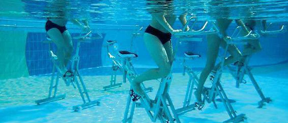 Unterwasser-Radeln im "Arka".