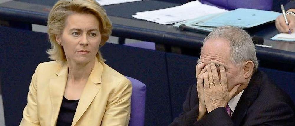 Der Unmut wächst. Arbeitsministerin von der Leyen steht wegen ihres Vorgehen bei der Frauenquote in der Kritik.