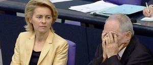 Der Unmut wächst. Arbeitsministerin von der Leyen steht wegen ihres Vorgehen bei der Frauenquote in der Kritik.